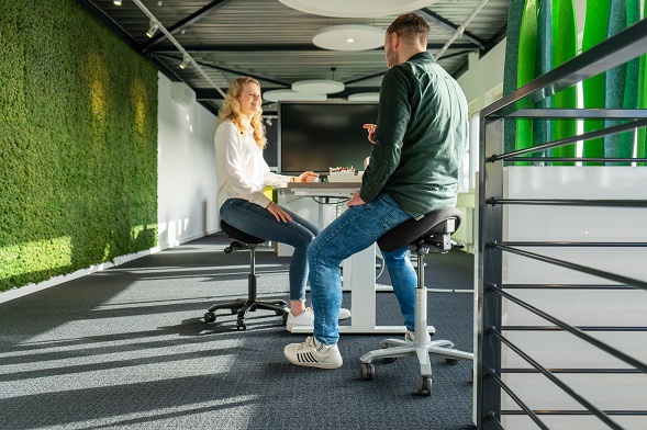 Het belang van een in hoogte verstelbaar bureau