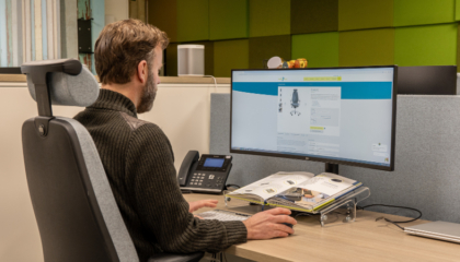 De rol van ergonomie bij het verminderen van schouderklachten op de werkplek